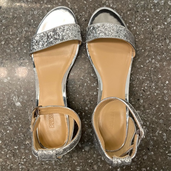 Expressions sz 9 Jasmin Silver Glitter Low Heel Wedge Sandals - Picture 2 of 9